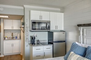 A fully equipped kitchenette for your memorable stay!