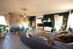 Holiday rental PUGET villa for rent living room