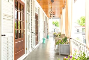 Spacious Private Porch w Seating!