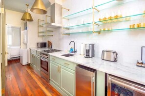 Full Kitchen! Equipped Ice Maker & Mini Fridge.