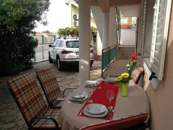 Outdoor dining