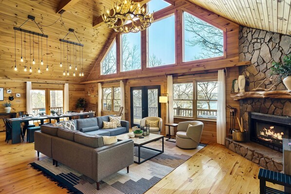Welcome Spacious living dining area with view of Blue Ridge Lake