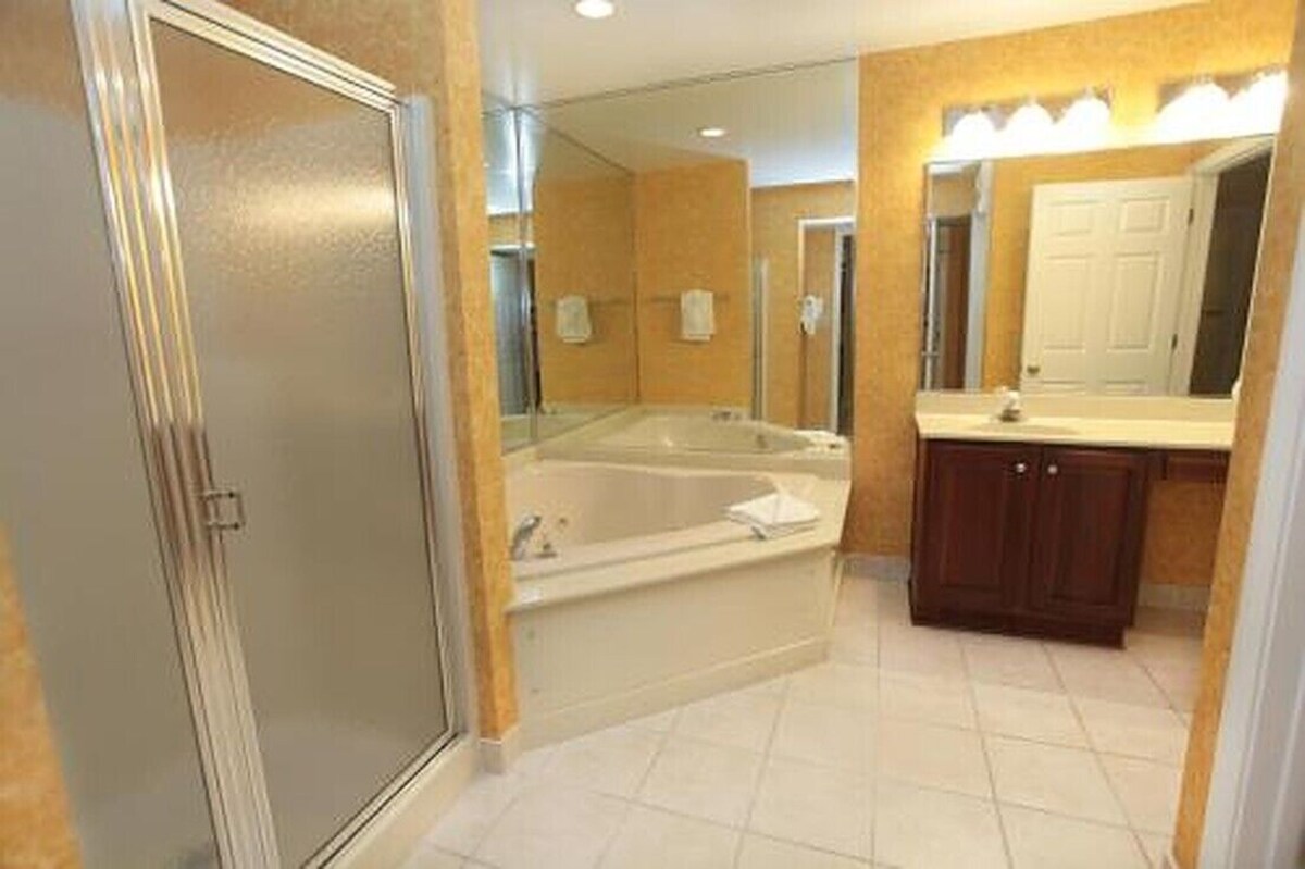 Lovely 2 Bed, 2 Bath Condo (6 ppl) All Season Pool