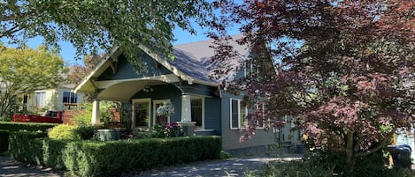 Driveway entrance to home at 2050 Friendly Street, Eugene, Oregon 97405