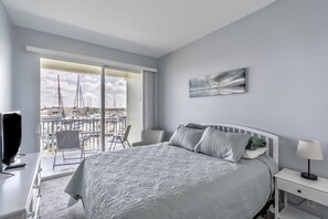 Second floor Queen bedroom