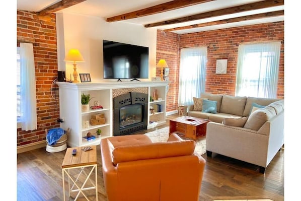 Large, light-filled, cozy living space. Large gas fireplace and 60" Roku TV.