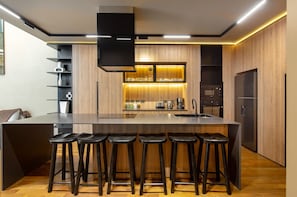 Beautiful large and modern kitchen with counter seating for 10 people.