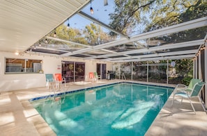 Spacious covered swimming pool (HEATED)