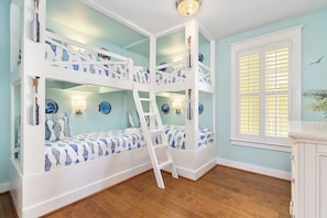 Custom captains bunk room with bunk lights, USB chargers and plugs! Tv too!