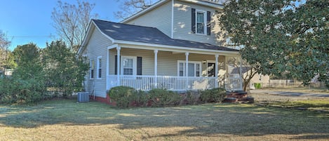 Columbia Vacation Rental | 3BR | 2BA | 1,794 Sq Ft | 6 Steps to Access