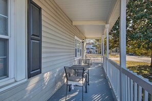 Front Porch | Outdoor Dining Table | Spacious Backyard