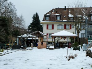 Schnee, Himmel, Gebäude, Fenster, Pflanze, Haus, Baum, Hütte, Wohngebiet, Einfrieren