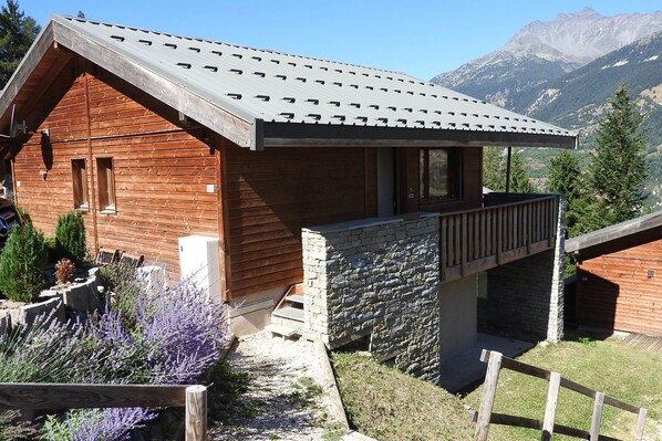 Außenseite Ferienhaus [Sommer]