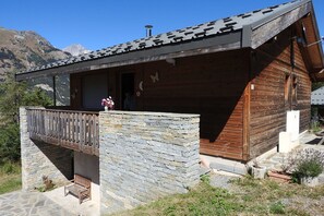 Außenseite Ferienhaus [Sommer]