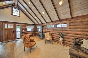 Living Area | Gas Fireplace | Rustic Decor