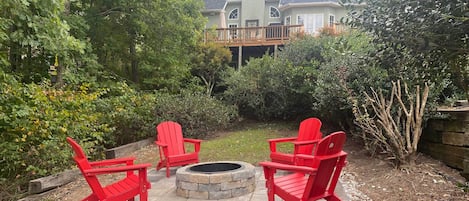 Appling Vacation Rental | 4BR | 3BA | 3 Stairs to Enter | 3,400 Sq Ft