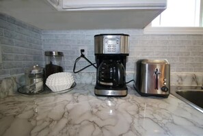 Kaffee und/oder Kaffeemaschine
