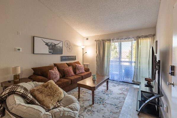 Living room with enough space for queen size air mattress which is provided
