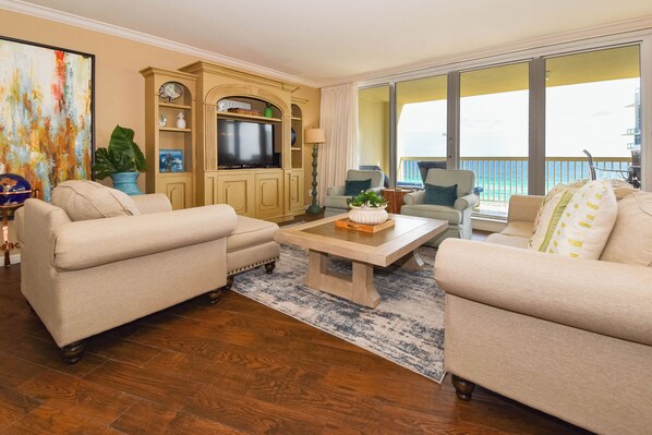 Silver Shells St. Maarten 808 - Living Area with TV