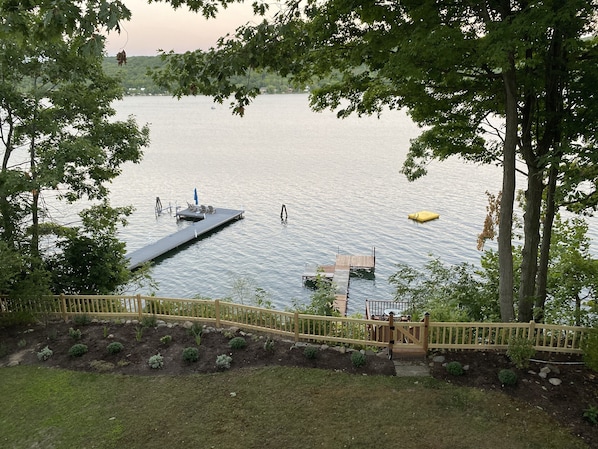 Welcome to Hidden Oak Oasis! Enjoy the view from the yard and house! 