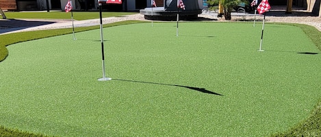 Putting green 