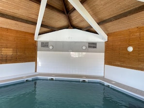 Piscine intérieur chauffée et accessible toute l'année