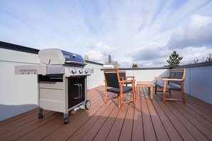 Private rooftop deck with lake and city views ( 4th floor)