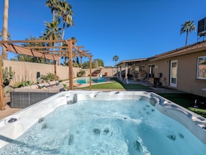 Have you enjoyed hot tub next to cactus? You can at our estate overlooking pool
