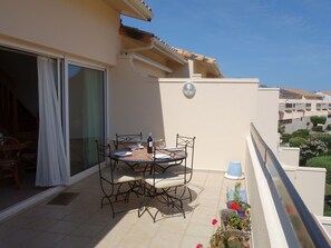 Eigentum, Haus, Gebäude, Grundeigentum, Wohnung, Zuhause, Balkon, Zimmer, Wohngebiet, Terrasse