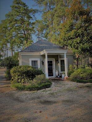 Front view of the Carriage House