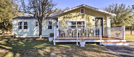 Ocala Vacation Rental | 3BR | 1.5BA | Stairs Required | 1,700 Sq Ft