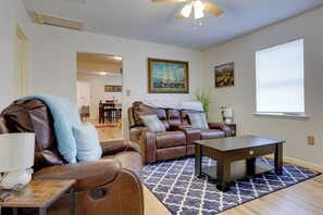 Living Room | Central A/C & Heating | Smart TV | Board Games