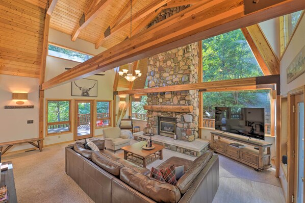 Alpine Vacation Rental | 3BR | 3.5BA | Access Only By Stairs | 2,800 Sq Ft