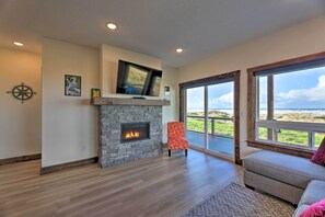 Living Room | Fireplace | Smart TV