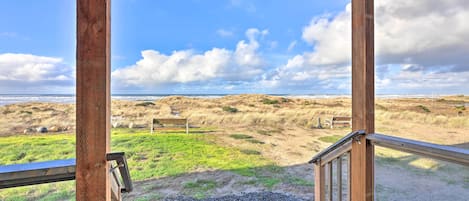 Waldport Vacation Rental | 2BR | 2BA | Stairs Required | 1,035 Sq Ft