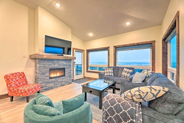 Waldport Vacation Rental | 2BR | 2BA | 1,298 Sq Ft | 1 Flight of Stairs Required