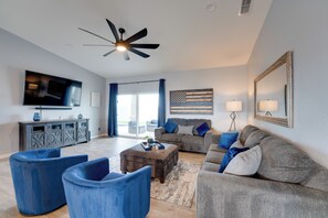 Living Room | Free WiFi | Central Heat & A/C