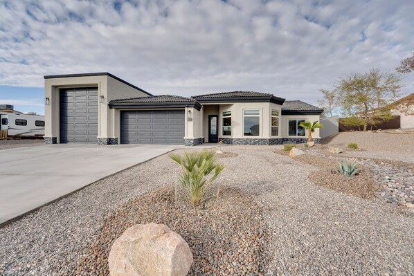 Lake Havasu City Vacation Rental | 3BR | 2BA | Step-Free Access | 1,726 Sq Ft
