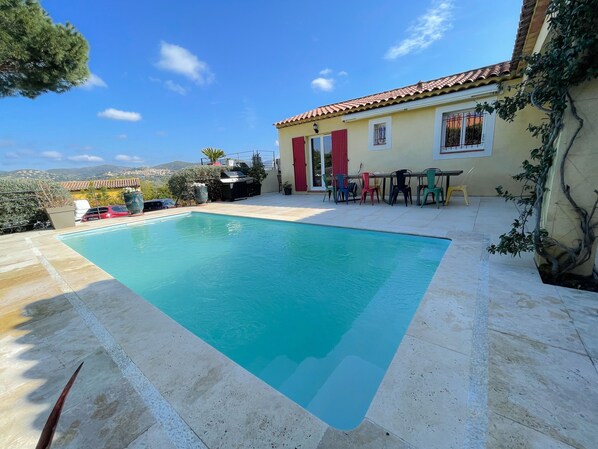 Piscine 7x3,20 mètres. Profondeur 1,50 m