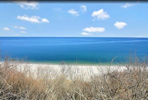 Relaxing sea view. 5 minute walk from the property.