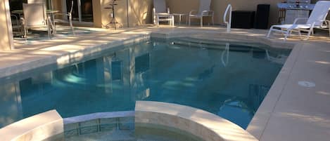 Heated pool & jacuzzi with lanai and BBQ 