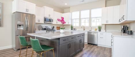 Breakfast bar and kitchen island
