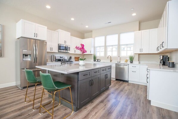 Breakfast bar and kitchen island