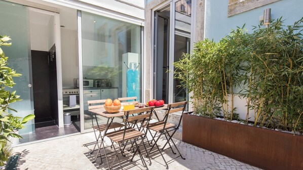 Imagine yourself here relaxing with good conversation and a glass of wine #airbnb #airbnblisbon #portugal #pt #lisbon #terrace #relax #amazing