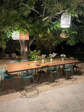 Outdoor dining