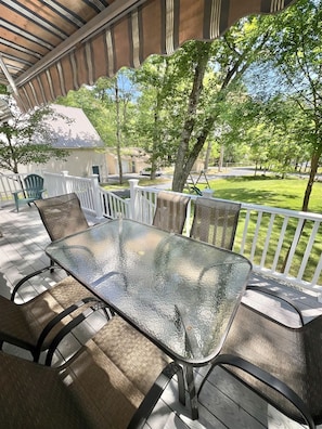 Outdoor dining