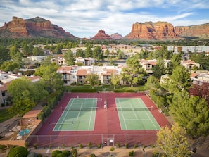 Sedona Red Rocks and Tennis/Pickleball Courts