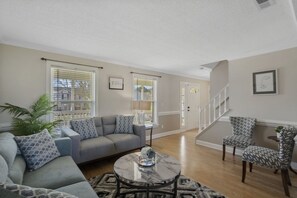 Sitting room with plenty of seats