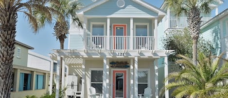 Beach house on a quiet street. Large driveways holds up to four vehicles. 