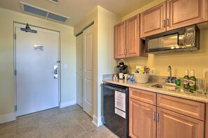 Kitchenette | Fully Equipped | Mini Fridge | Microwave | Hot Plate